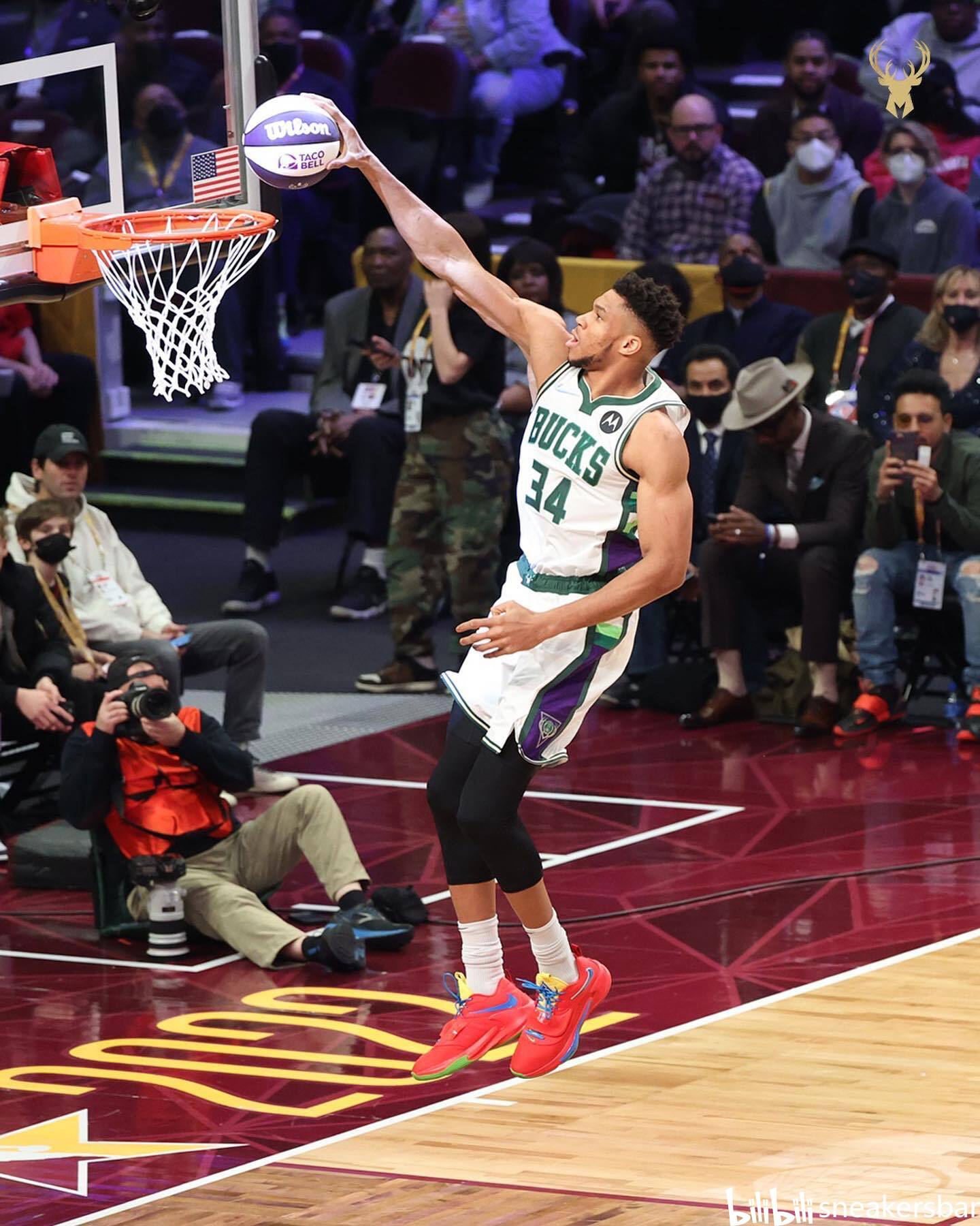 每体：巴萨有意左后卫索萨，想用桑托斯欠的290万欧锁定交易（每体：巴萨相中左后卫索萨，拟用桑托斯拖欠的290万欧敲定交易）