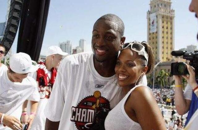 阿斯：努涅斯与萨拉赫关系密切，可能帮助利雅得新月引进后者（阿斯：努涅斯或凭私交助利雅得新月签下萨拉赫）