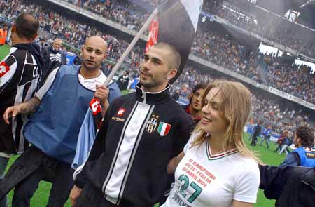 德天空&图片报：奥格斯堡已解雇瓦格纳，球队3胜1平8负排第14（德媒：奥格斯堡解雇主帅瓦格纳，3胜1平8负暂列第14位）