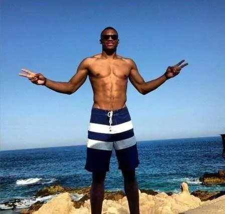 前锋替补登场首球建功，提高信任度（替补前锋登场即破门，信任度提升）