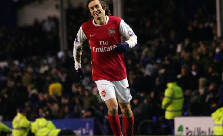 率队晋级美职联1／4决赛后，梅西现场观看儿子训练（带队闯入美职联八强后，梅西现场旁观儿子训练）