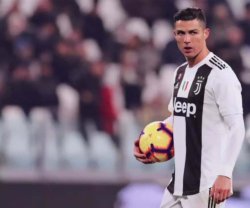 康宁汉姆末节被连续面断3次，全场贡献29分8助攻8失误（康宁汉姆末节遭连抢三次，全场29分8助攻外加8次失误）