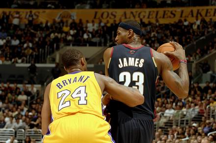 诺里斯与幸运符Amelia炸鸡店约会获F1冠军（诺里斯携幸运符Amelia在炸鸡店约会后夺得F1首冠）