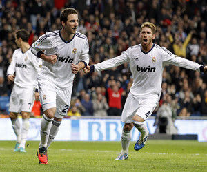 他是唯一能稳住局面的那个人（稳住局面，非他莫属）