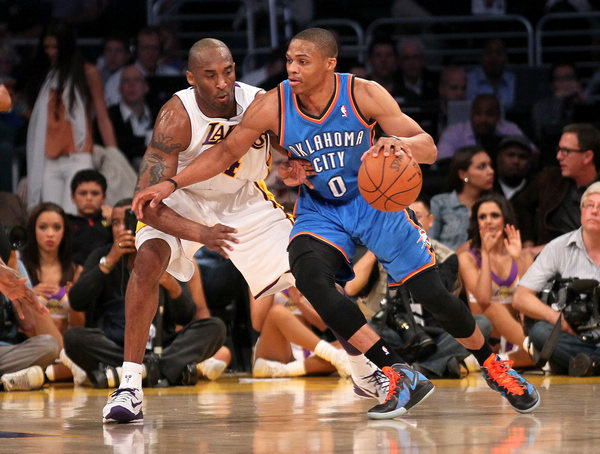 萨拉赫言论引爆激烈辩论，亨利按摩化解紧张气氛（萨拉赫发言引发激辩，亨利以按摩缓解紧张氛围）