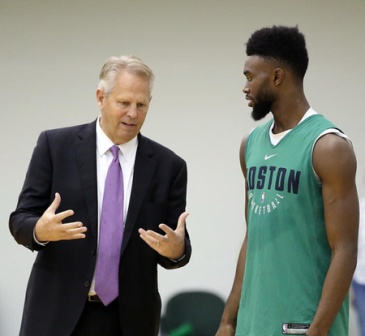 3C：退役三天前我和莱万说不想再为任何球队踢球，除非是巴萨（3C：退役前三天我对莱万说，除非是巴萨，我不会再为任何球队出战）