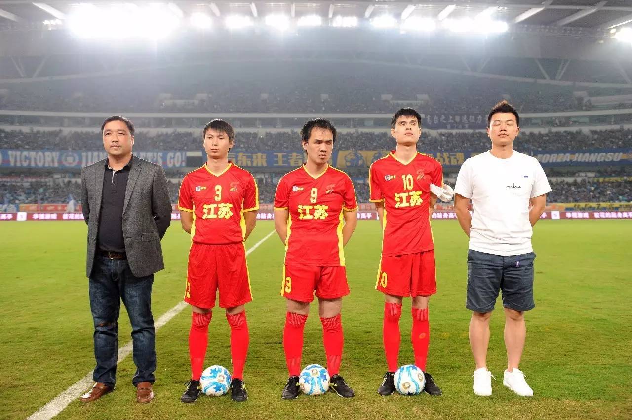 足球欧洲杯倒计时50天，多队提前公布名单（欧洲杯进入50天倒计时，多支球队抢先公布大名单）