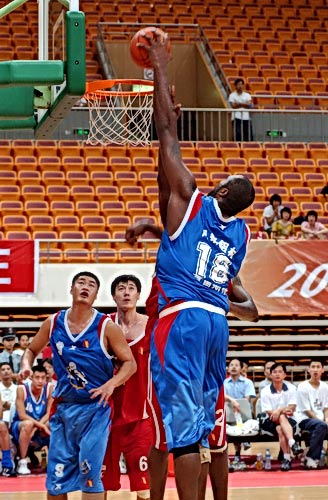 记者：利雅得新月希望签下萨拉赫，美职联的圣地亚哥也有意（报道：利雅得新月有意引进萨拉赫，MLS圣地亚哥同样感兴趣）