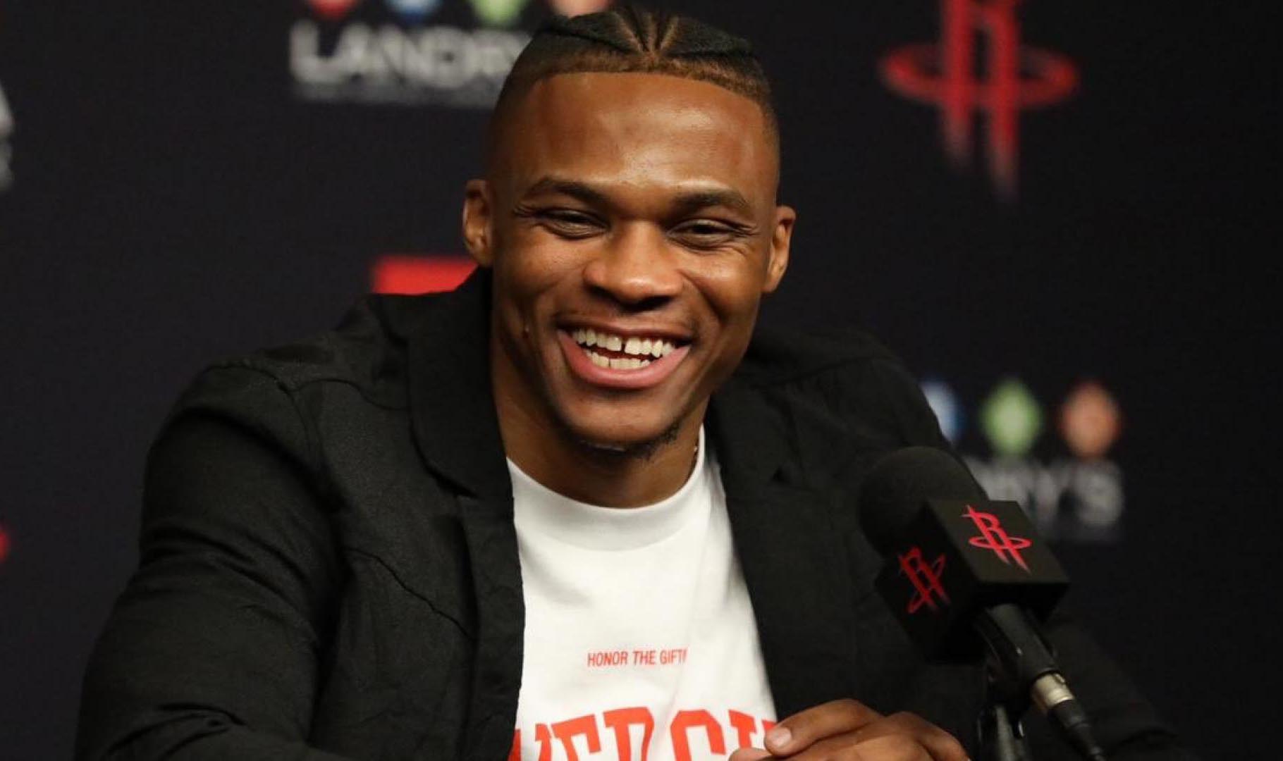 巴媒：奥斯卡近期饱受伤病困扰，他正考虑与圣保罗解约并退役（巴媒称奥斯卡伤病缠身，正考虑与圣保罗解约并选择退役）