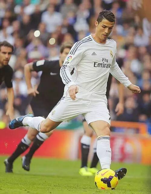 22岁巴西大中锋13场11球异军突起，安帅获完美拼图