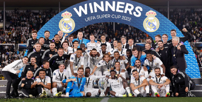 大哥你在干嘛？米兰德比补时阶段，巴斯托尼掏裆奇克（米兰德比补时阶段现争议：巴斯托尼对奇克疑似不当动作）