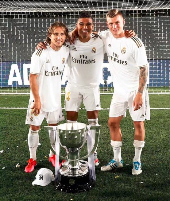 斯基拉：37岁本泽马准备在赛季结束合同到期后离开吉达联合（斯基拉：本泽马37岁，计划在赛季末合同到期时告别吉达联合）